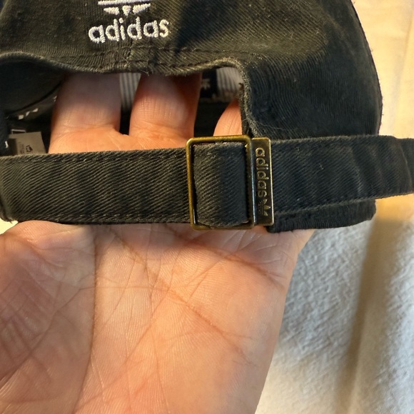 adidas baseball cap women’s black w/ white logo stitching OSFW adjustable strap - Picture 11 of 11